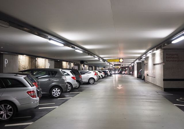 Parking przy lotnisku – na jakie sprawy zwracać uwagę przy wyborze